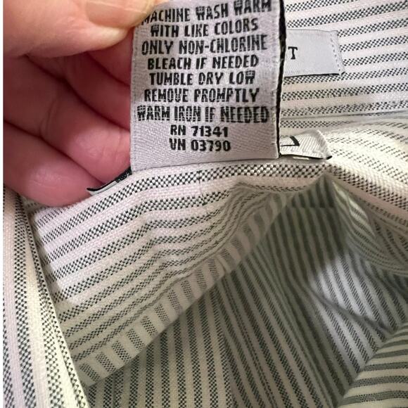 L.L. Bean Mens Button-Down Shirt Gray White Wrinkle Resistant Stripe Size 17-36 - Picture 6 of 6